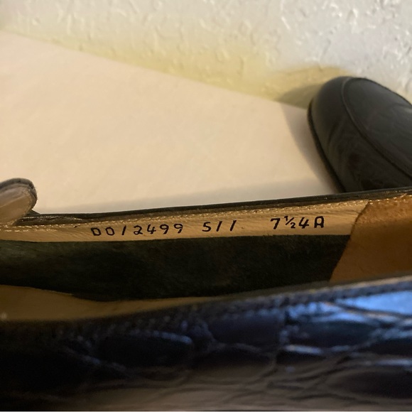 Salvatore Ferragamo 7.5 AAAA Black  Croc Embossed Leather Flats Gold Hardware - Picture 10 of 11